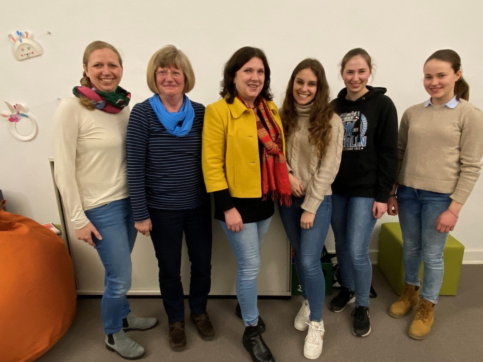 Mitglieder des Fördervereins Real Friends der Maria-Ward-Realschule Neuburg